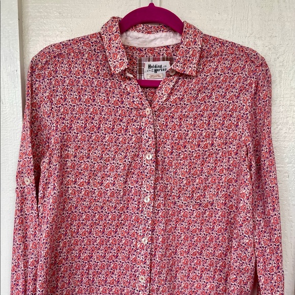 Holding Horses (8) Pink floral button up top - Picture 1 of 6